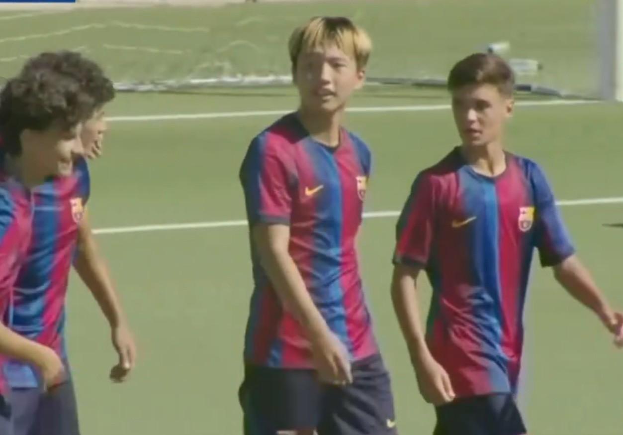 上演巴萨U15梯队首秀，李昊炎斩获拉玛西亚生涯首球